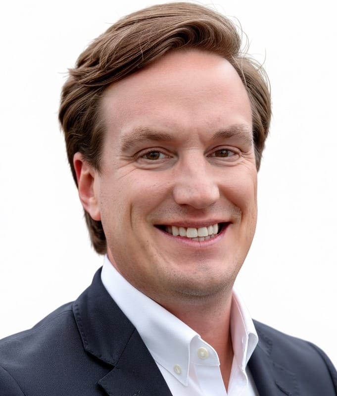 Mahler Headshot 2025 2 (1)